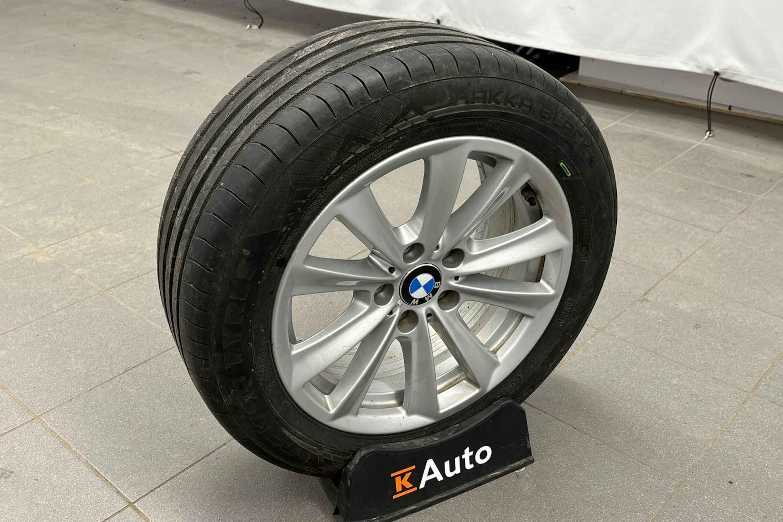 musta BMW 520 2016 kuva 14.