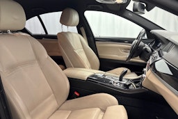 musta BMW 520 2016 kuva 15.