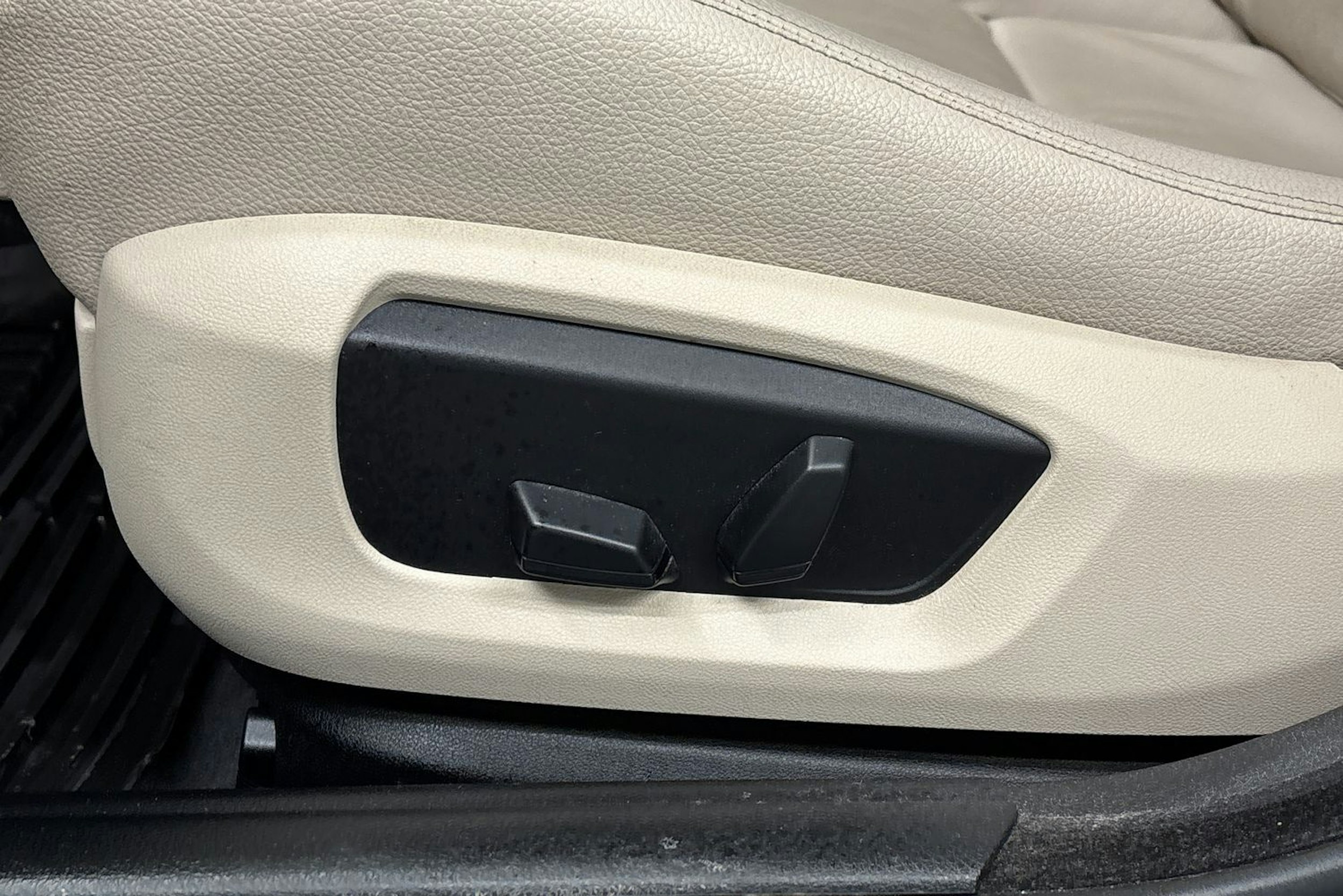 musta BMW 520 2016 kuva 19.