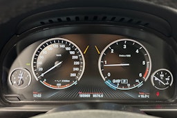 musta BMW 520 2016 kuva 23.