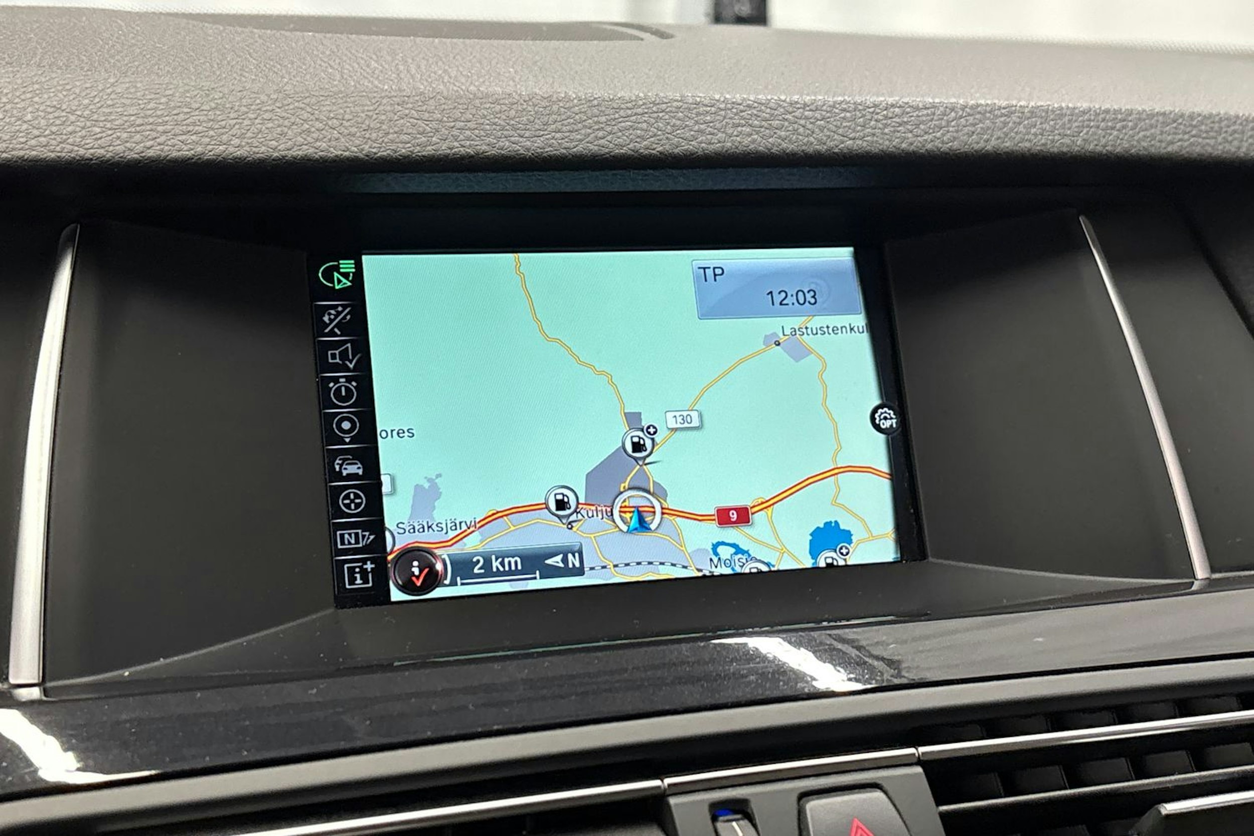 musta BMW 520 2016 kuva 26.