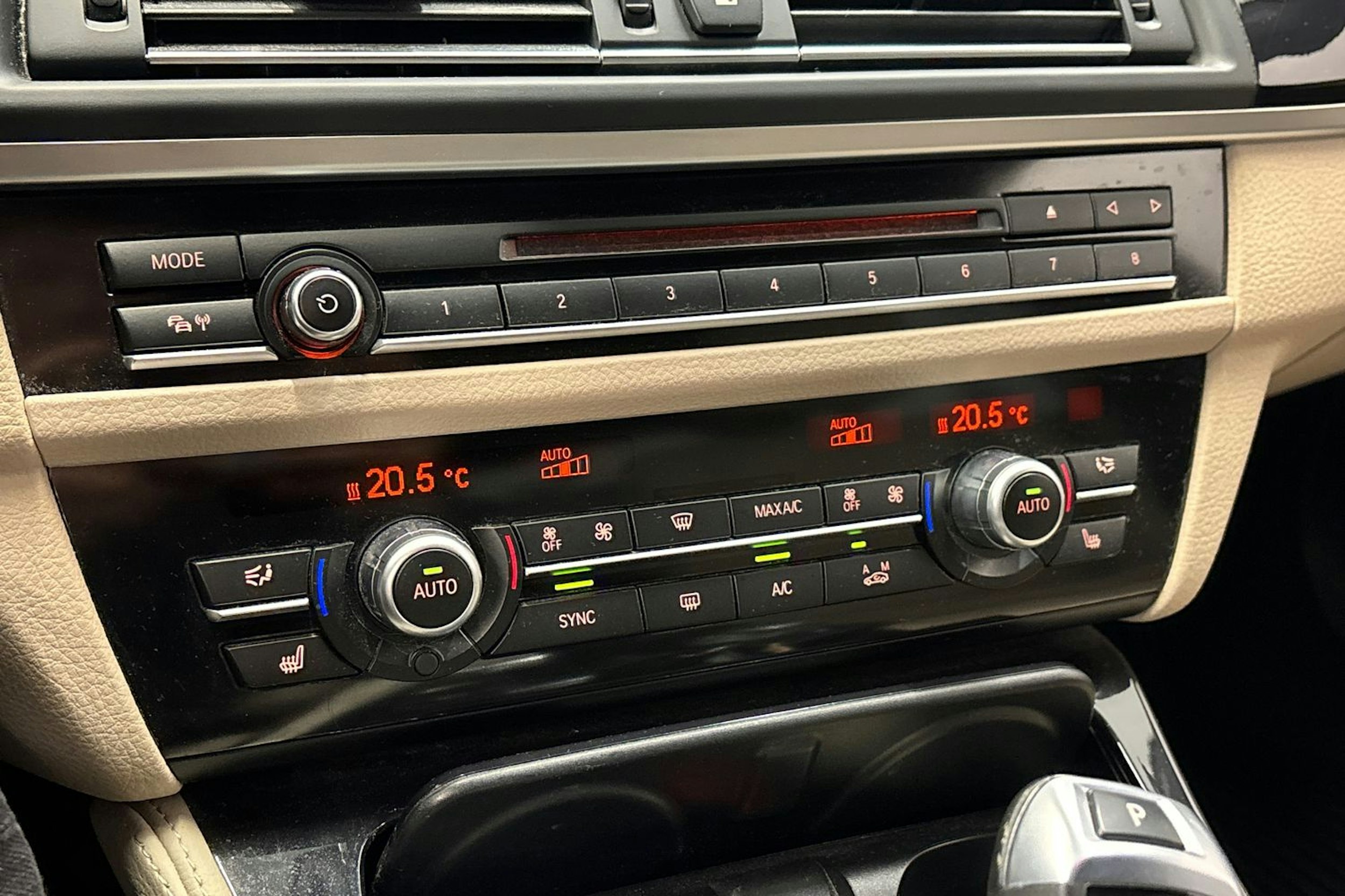 musta BMW 520 2016 kuva 28.