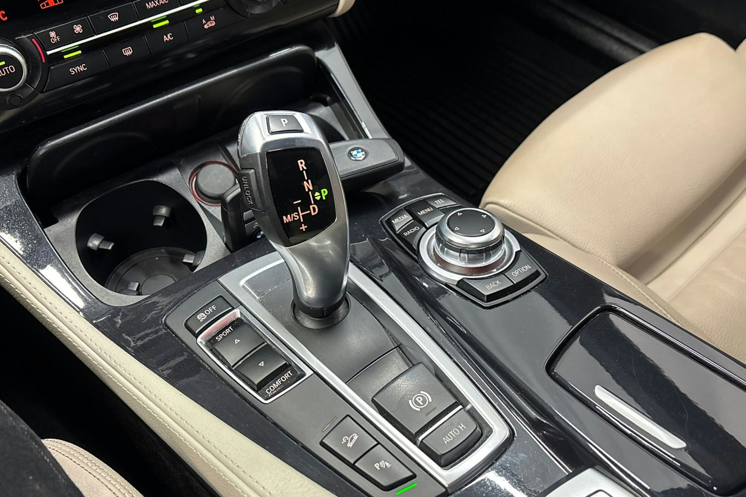 musta BMW 520 2016 kuva 29.