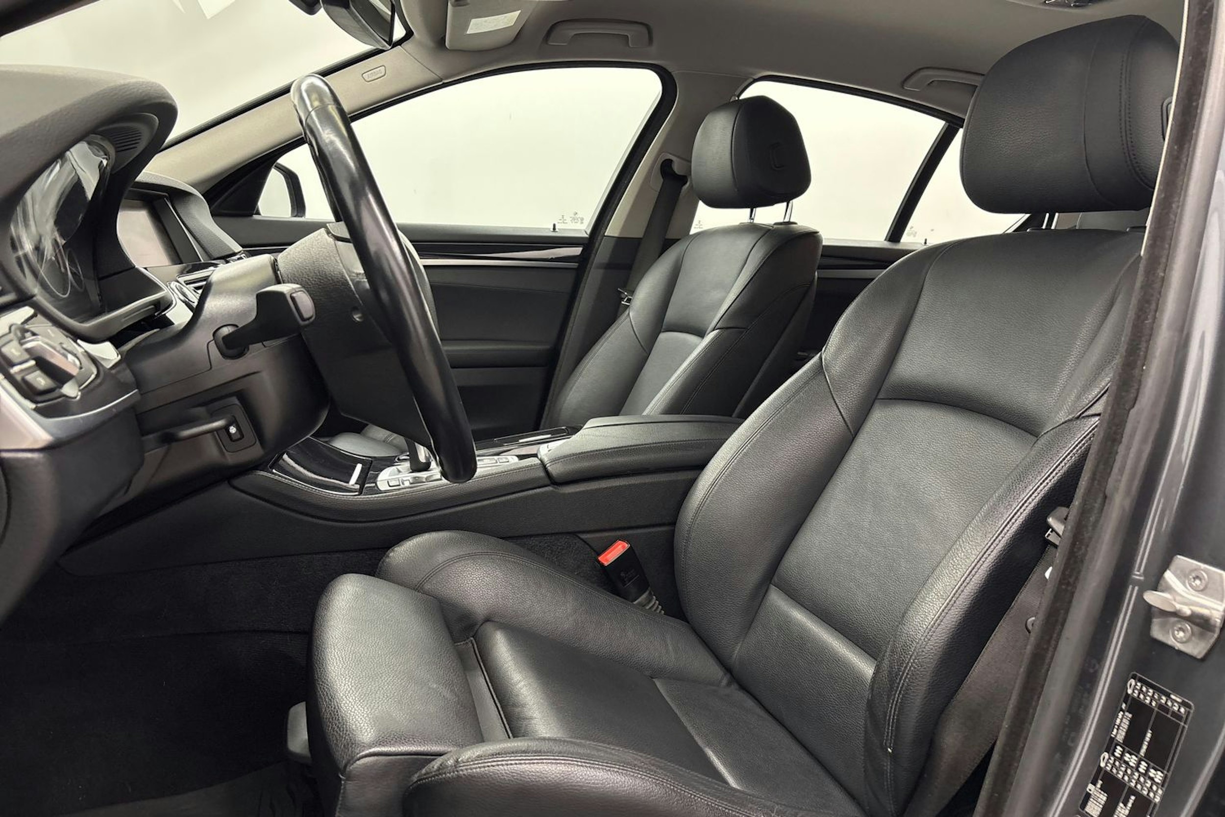 met. harmaa BMW 520 2016 kuva 11.