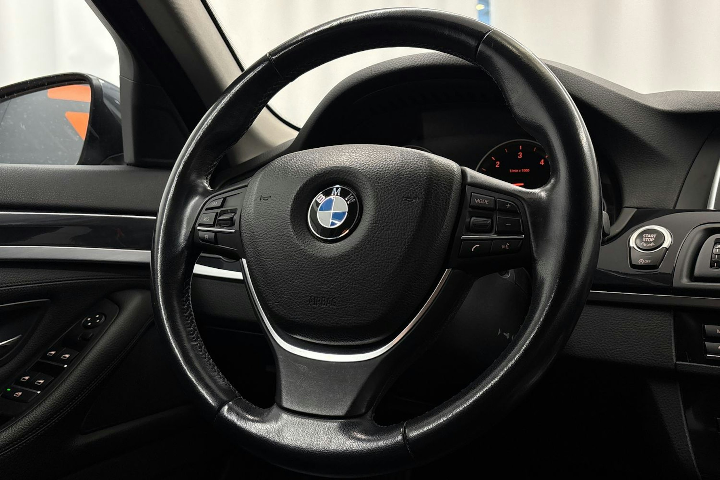 met. harmaa BMW 520 2016 kuva 13.