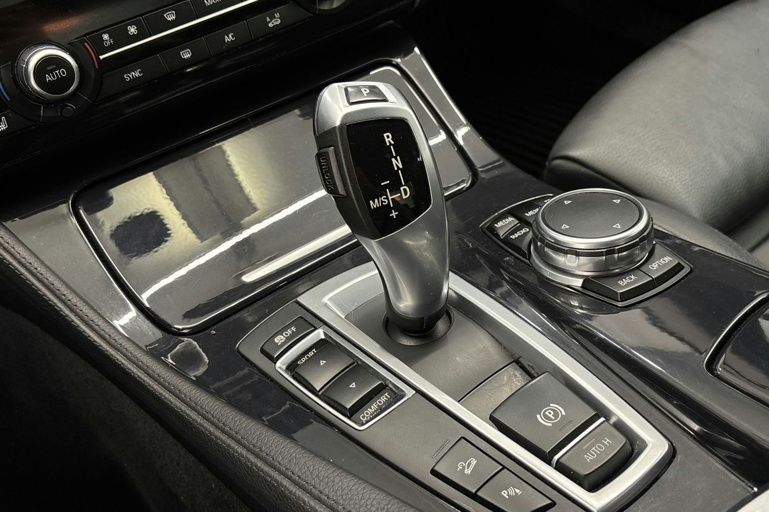 met. harmaa BMW 520 2016 kuva 20.
