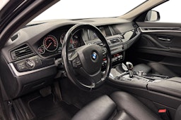 musta BMW 520 2016 kuva 7.