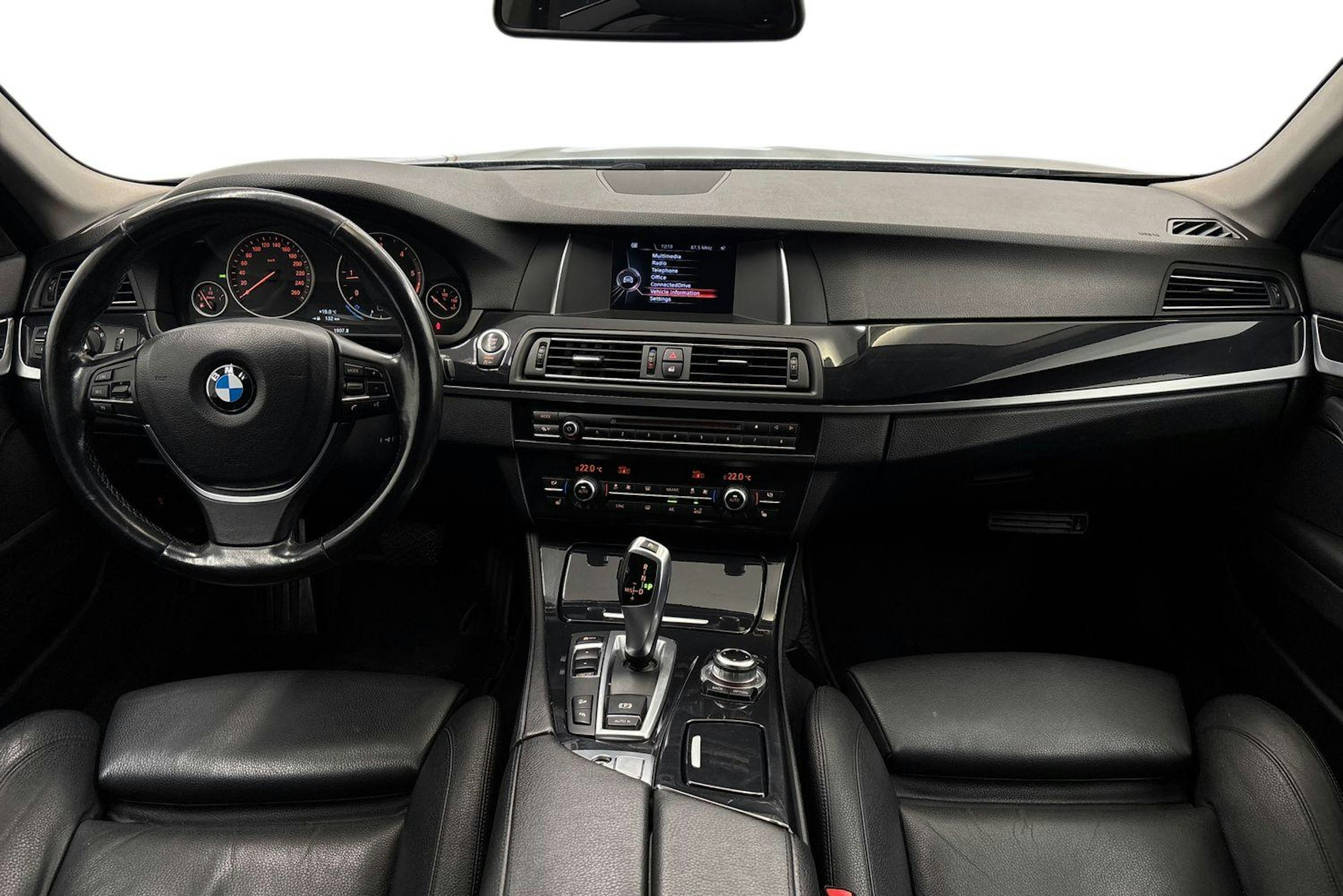 musta BMW 520 2016 kuva 9.