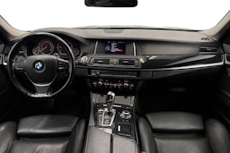 musta BMW 520 2016 kuva 9.