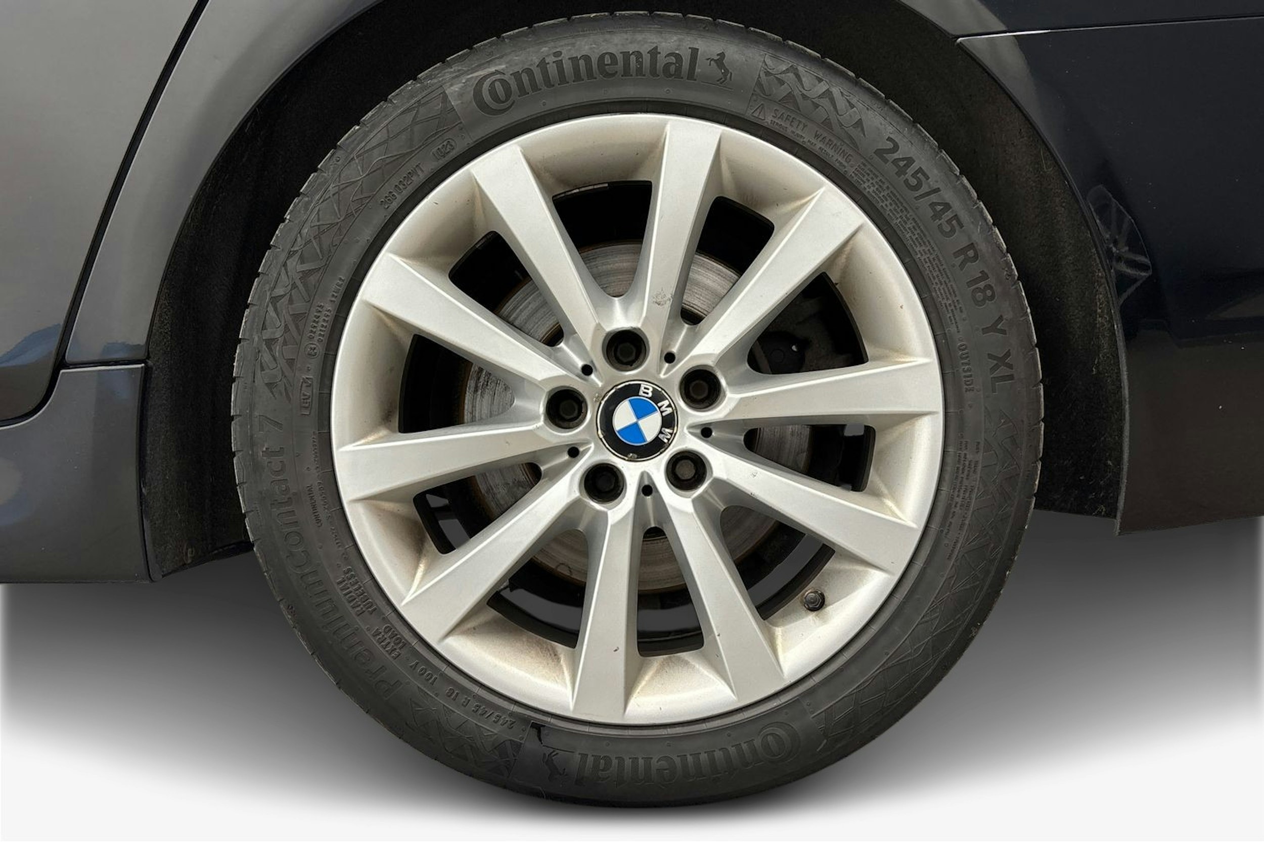 musta BMW 520 2016 kuva 11.