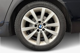 musta BMW 520 2016 kuva 11.