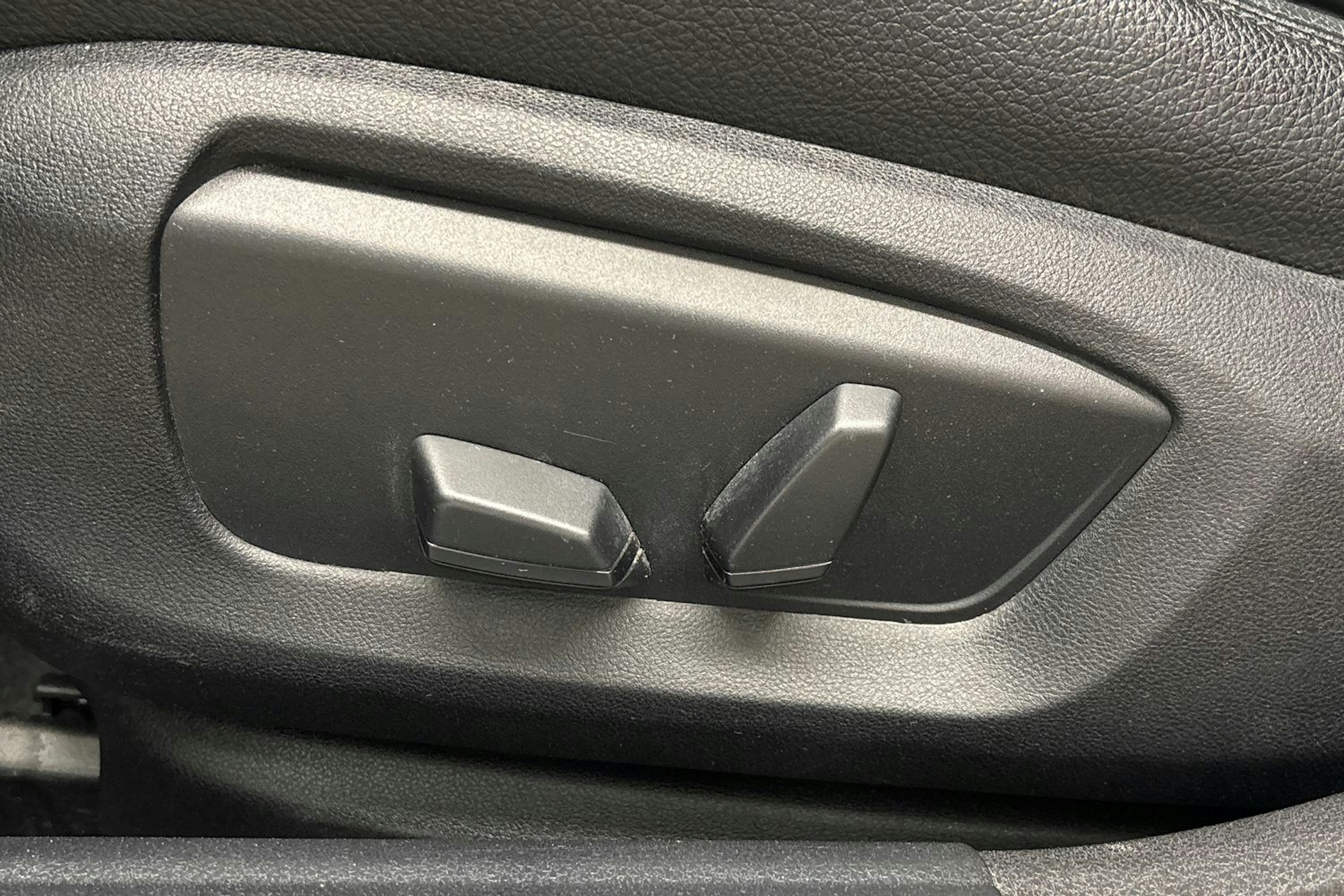 musta BMW 520 2016 kuva 15.