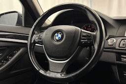 musta BMW 520 2016 kuva 16.