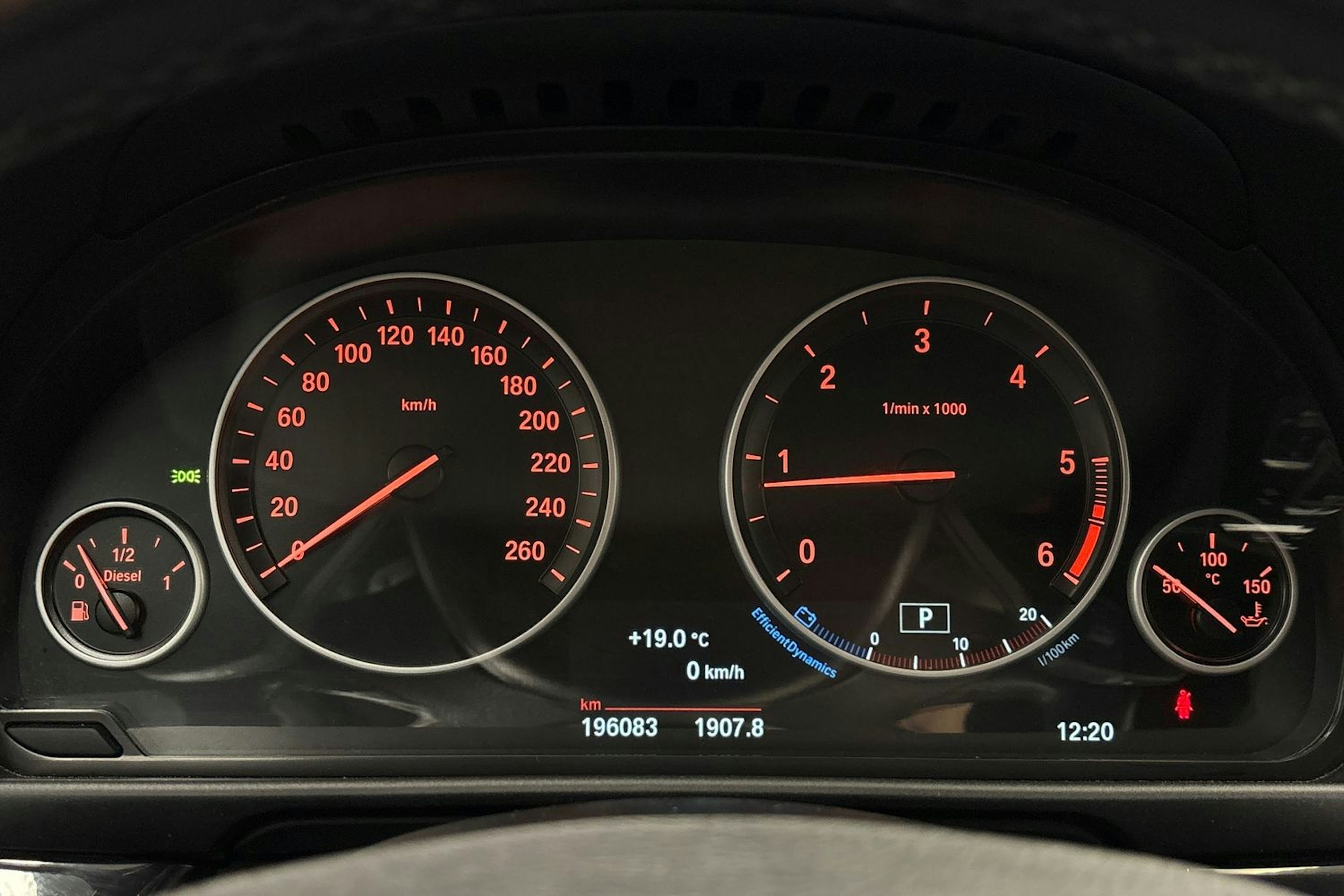 musta BMW 520 2016 kuva 19.