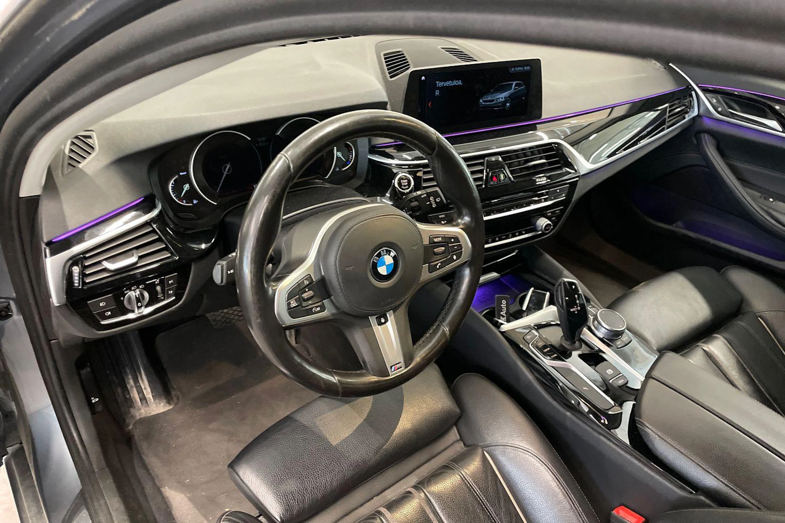 sininen BMW 520 2017 kuva 3.