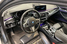 sininen BMW 520 2017 kuva 3.