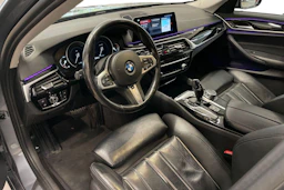 sininen BMW 520 2018 kuva 6.