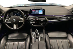 sininen BMW 520 2018 kuva 7.