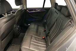 sininen BMW 520 2018 kuva 8.