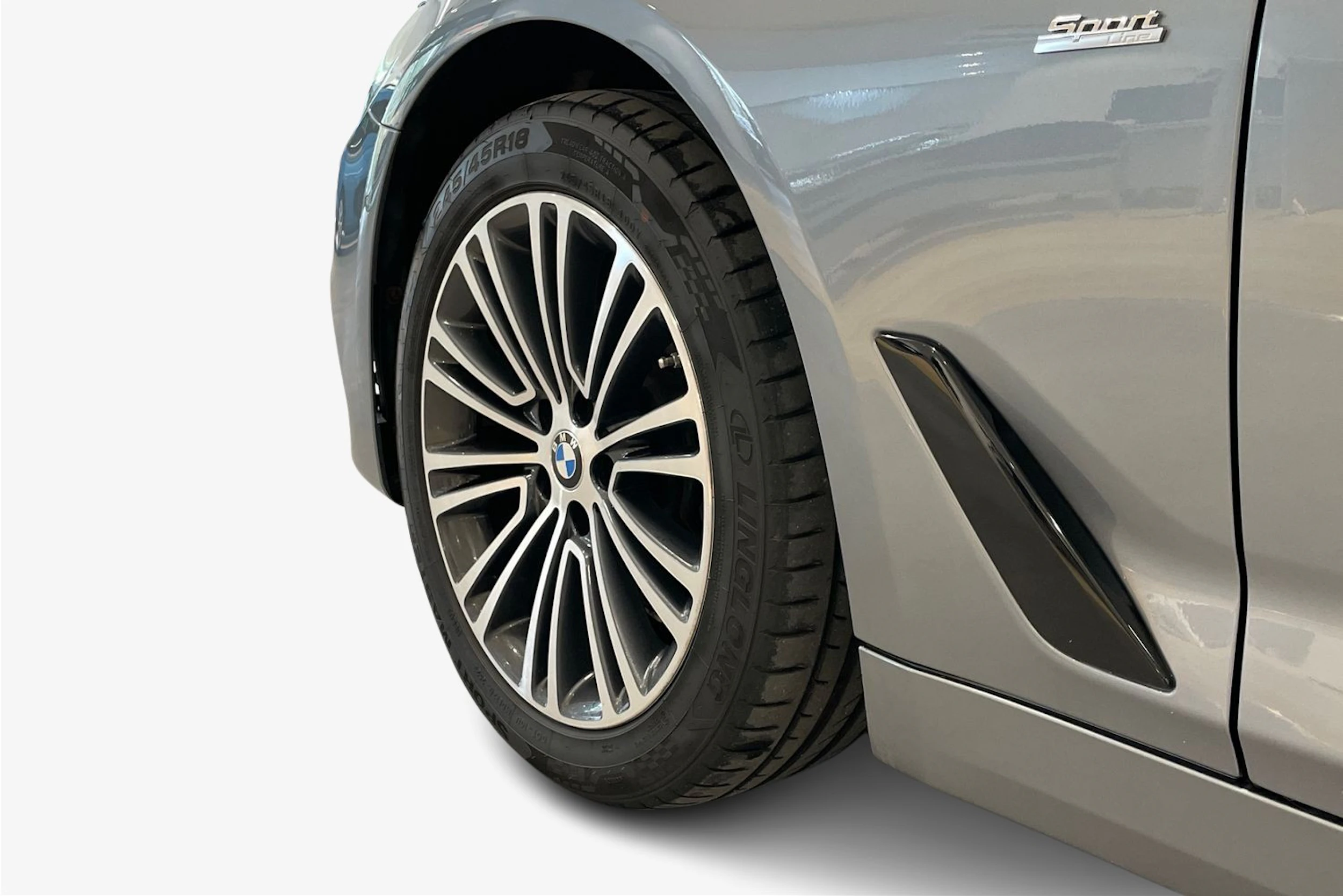 sininen BMW 520 2018 kuva 9.