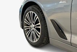 sininen BMW 520 2018 kuva 9.