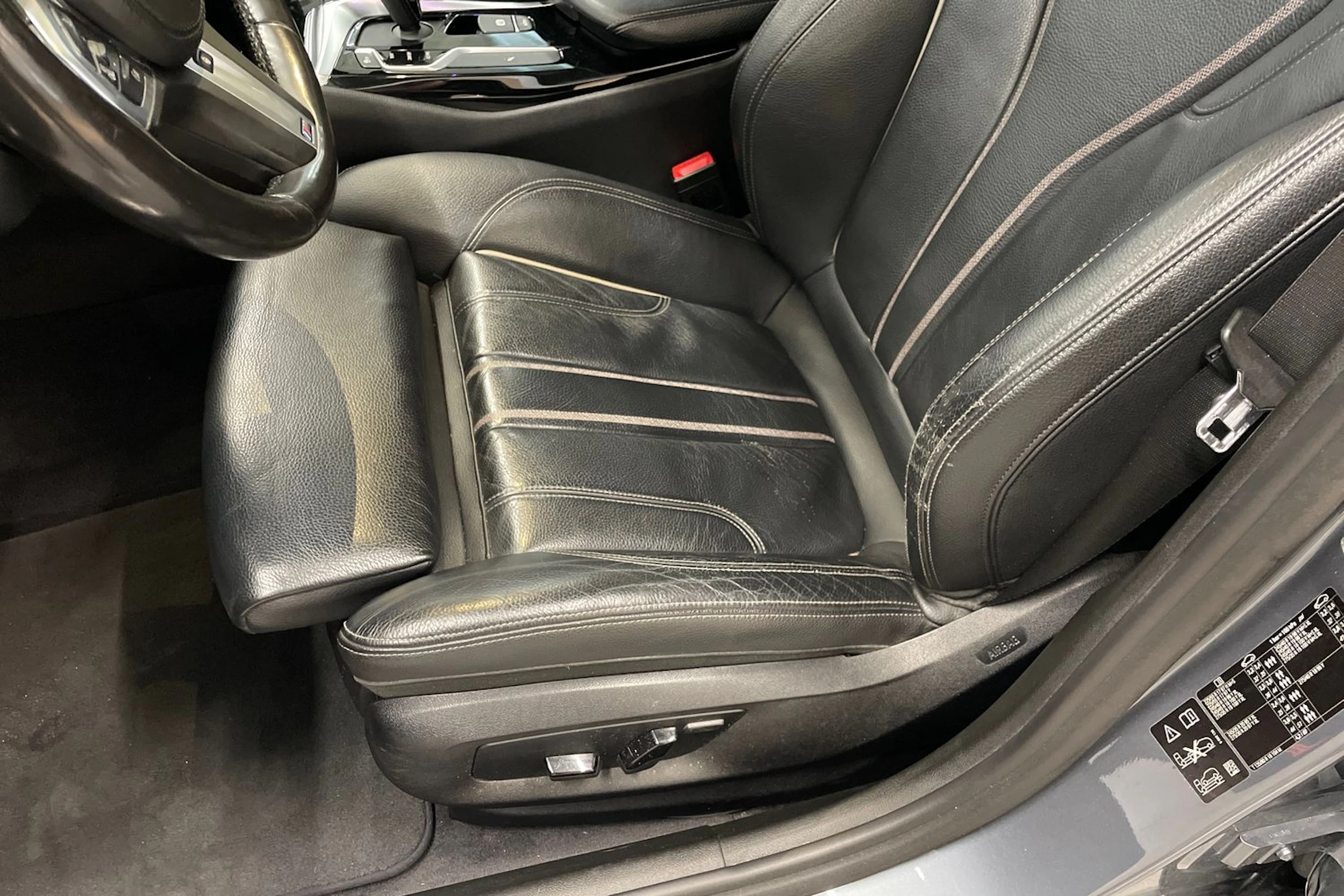sininen BMW 520 2018 kuva 13.