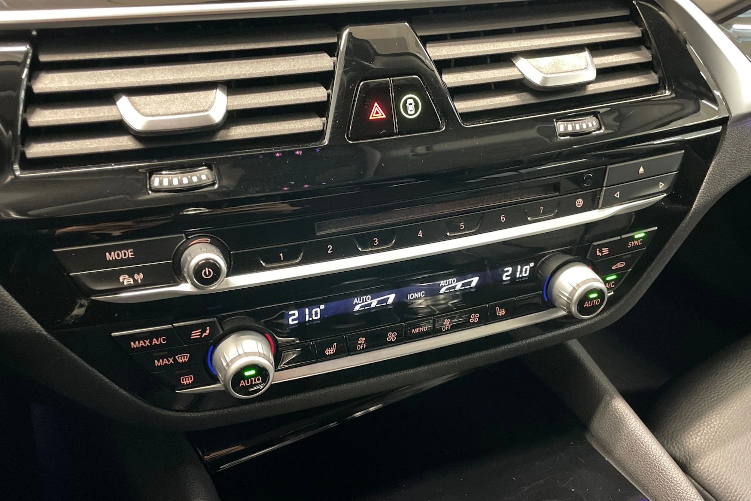 sininen BMW 520 2018 kuva 14.