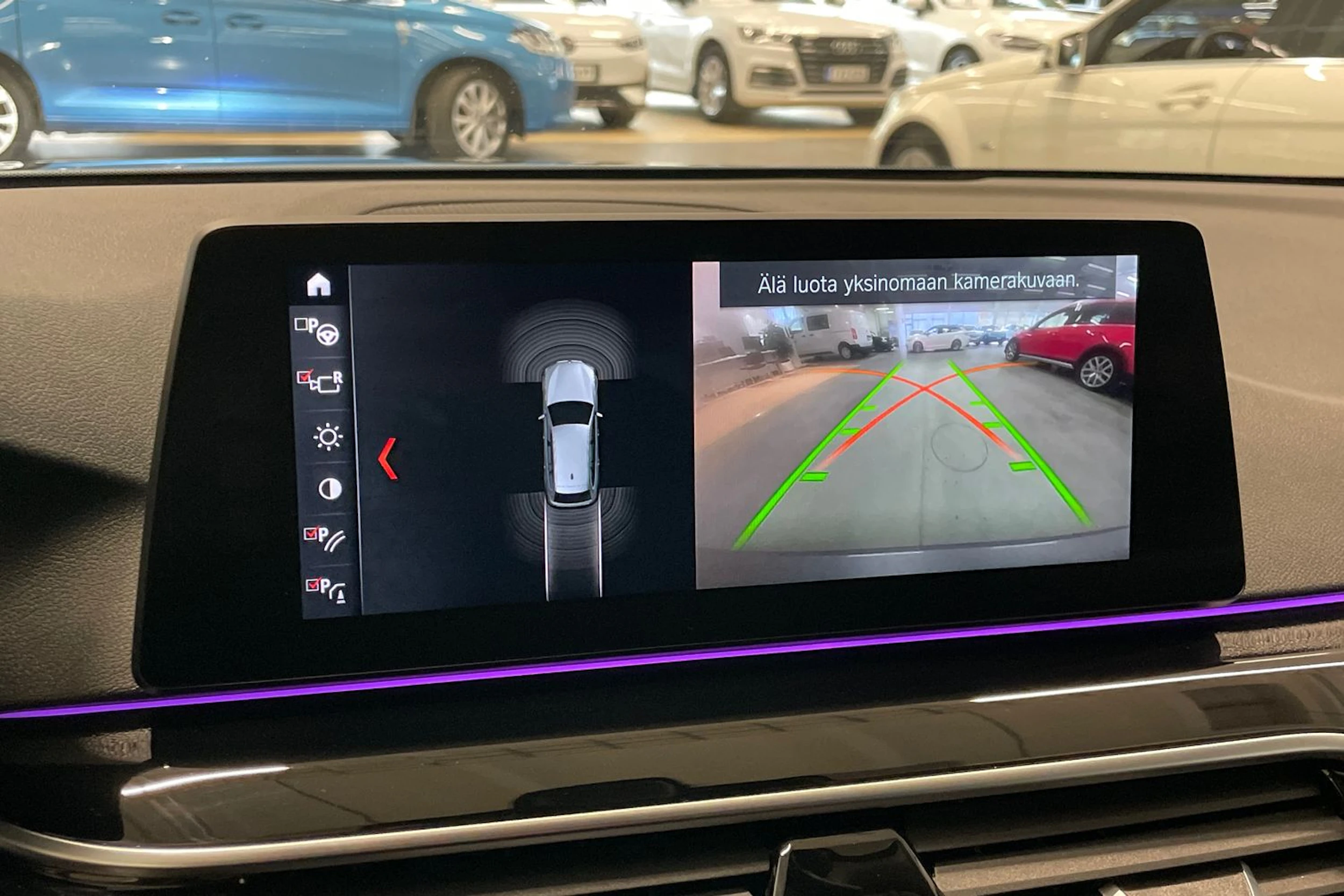 sininen BMW 520 2018 kuva 15.