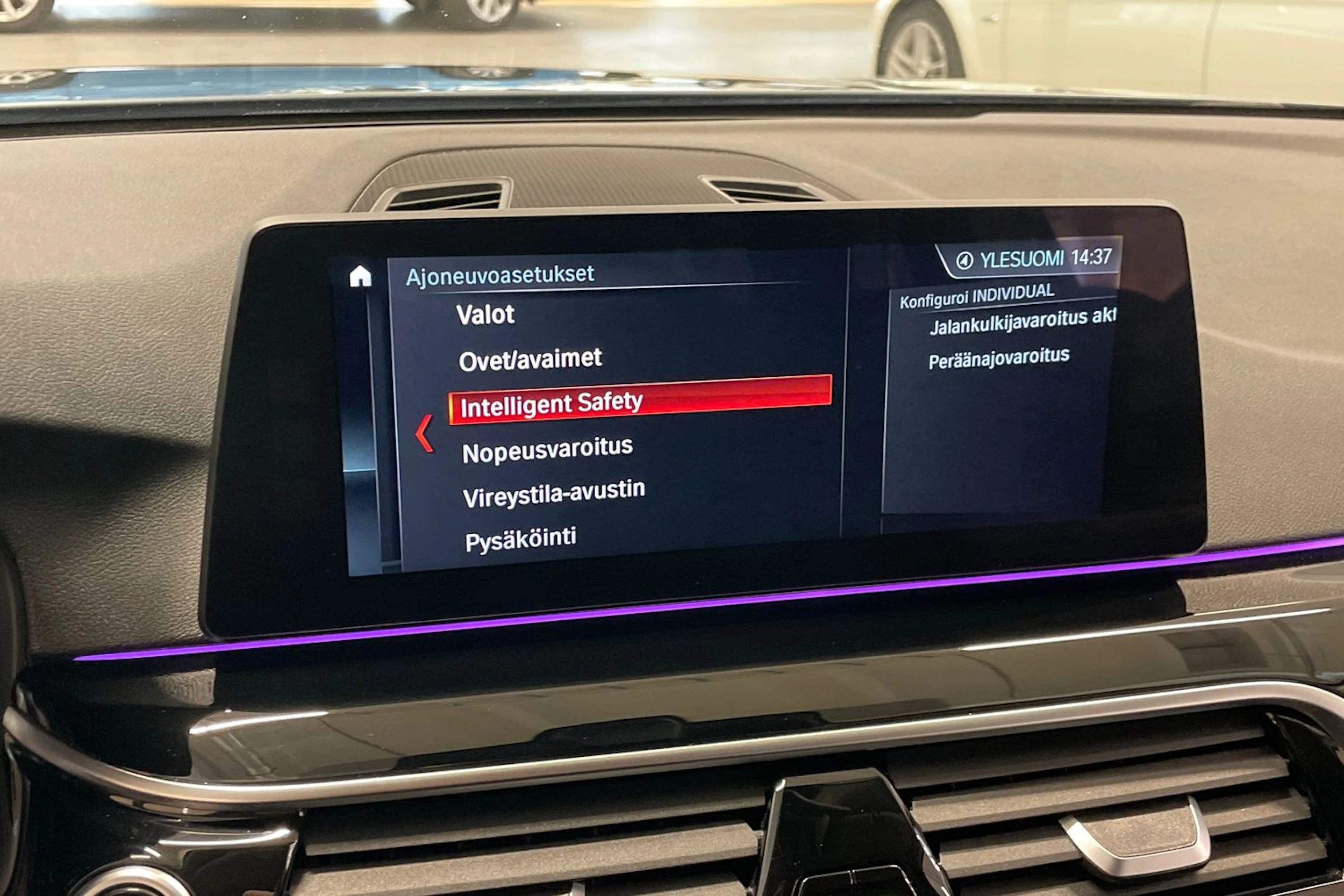 sininen BMW 520 2018 kuva 18.