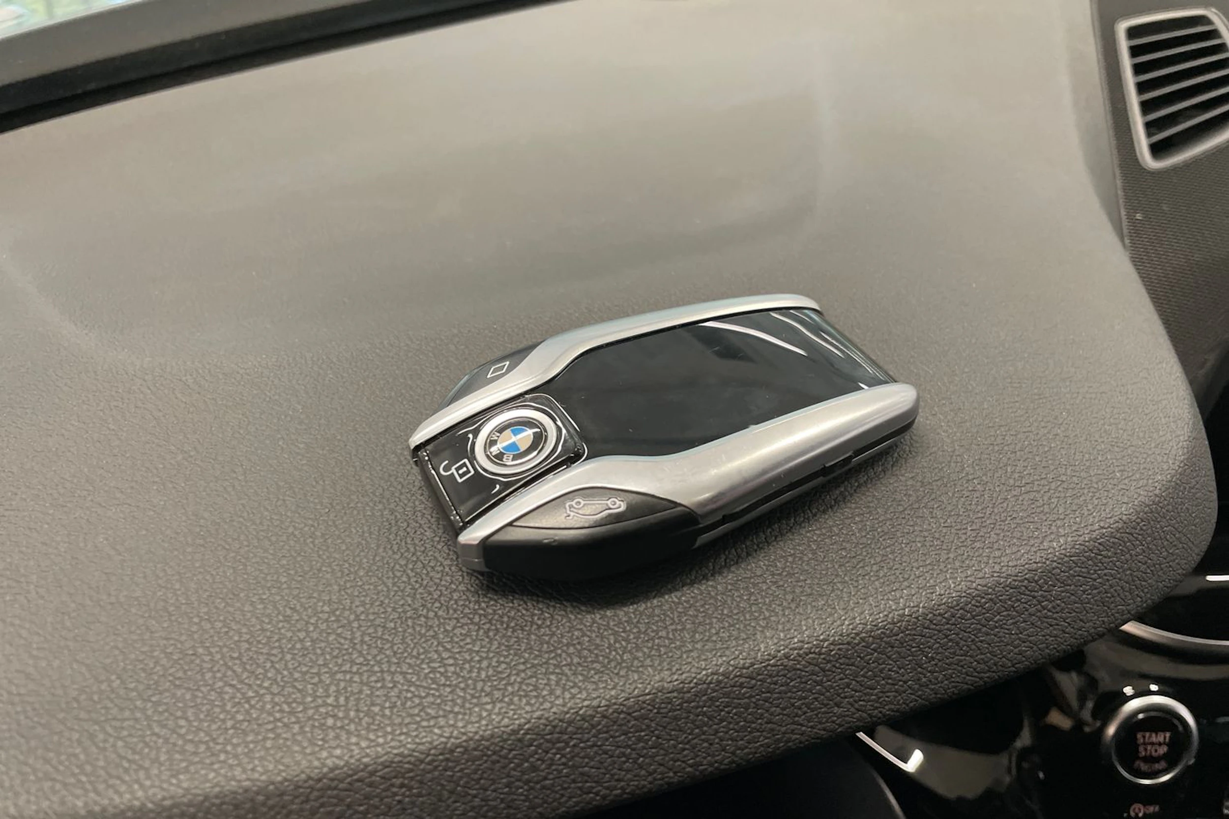 sininen BMW 520 2018 kuva 20.