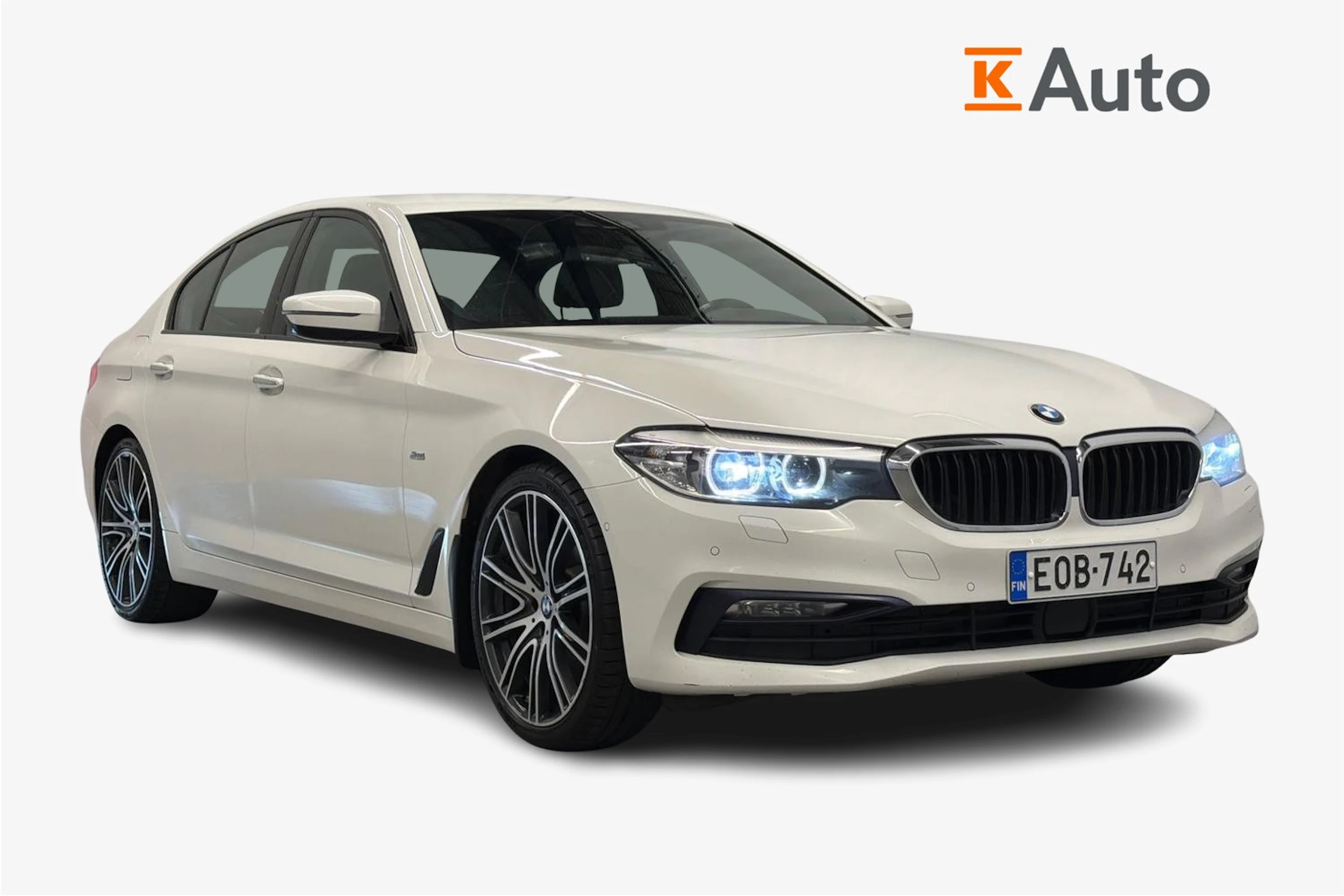 valkoinen BMW 520 2017 kuva 1.