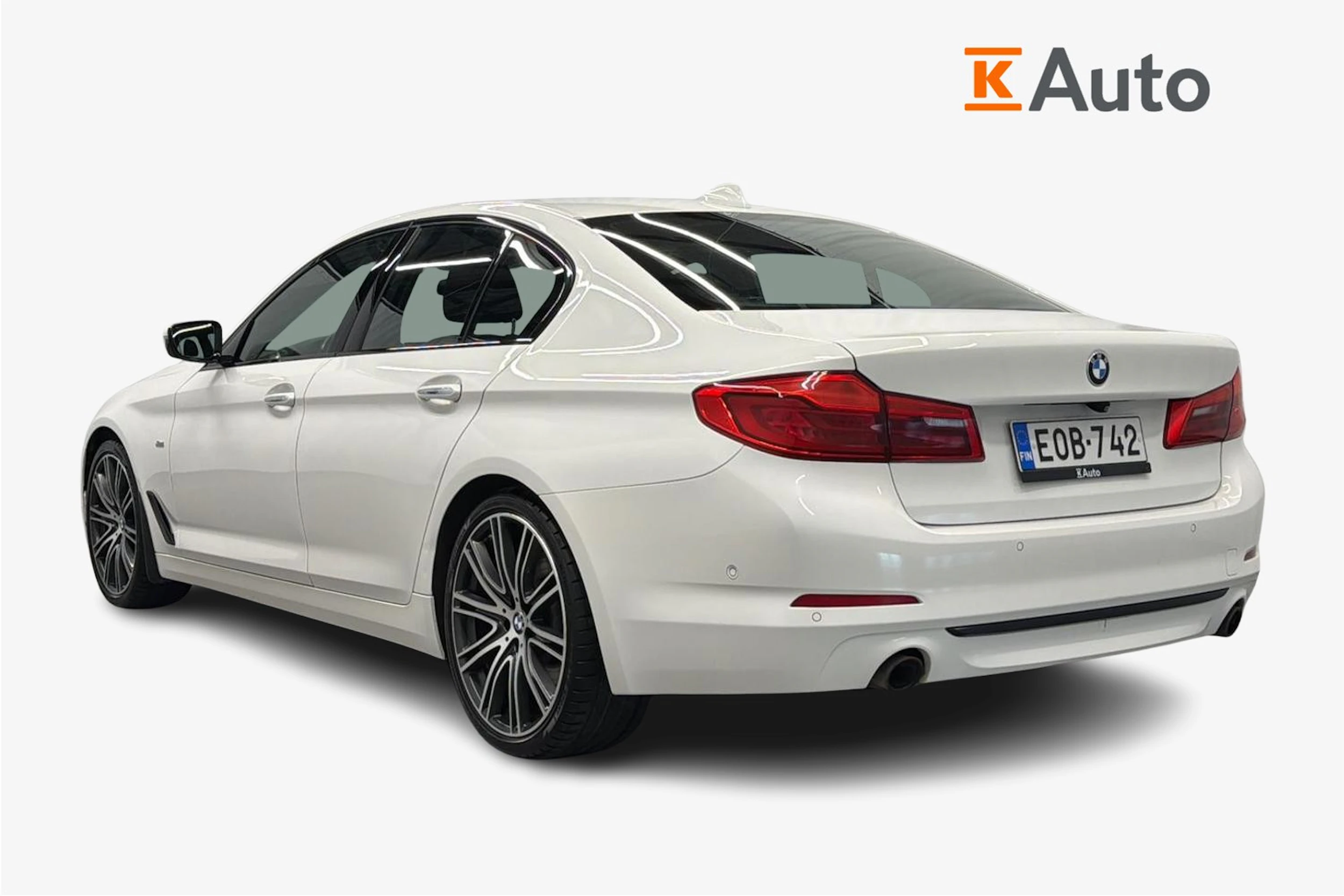 valkoinen BMW 520 2017 kuva 3.