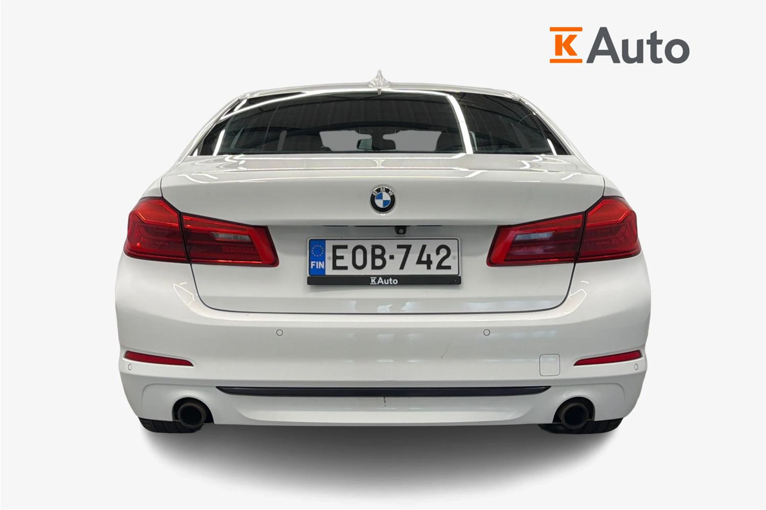 valkoinen BMW 520 2017 kuva 4.