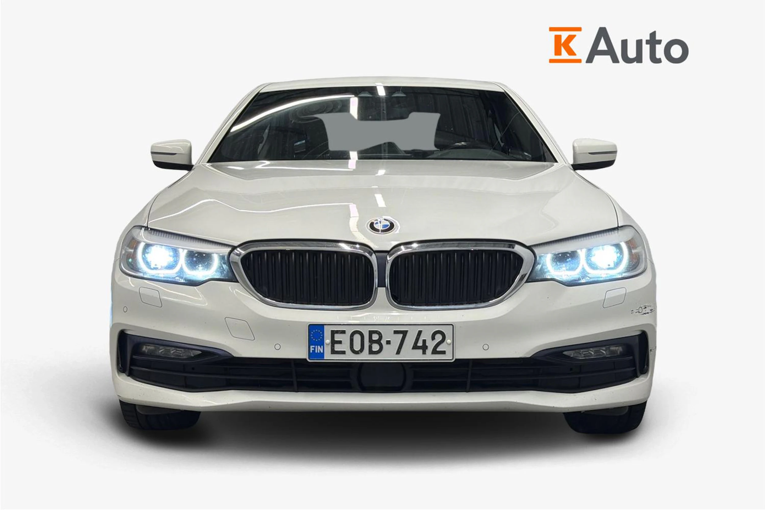 valkoinen BMW 520 2017 kuva 5.