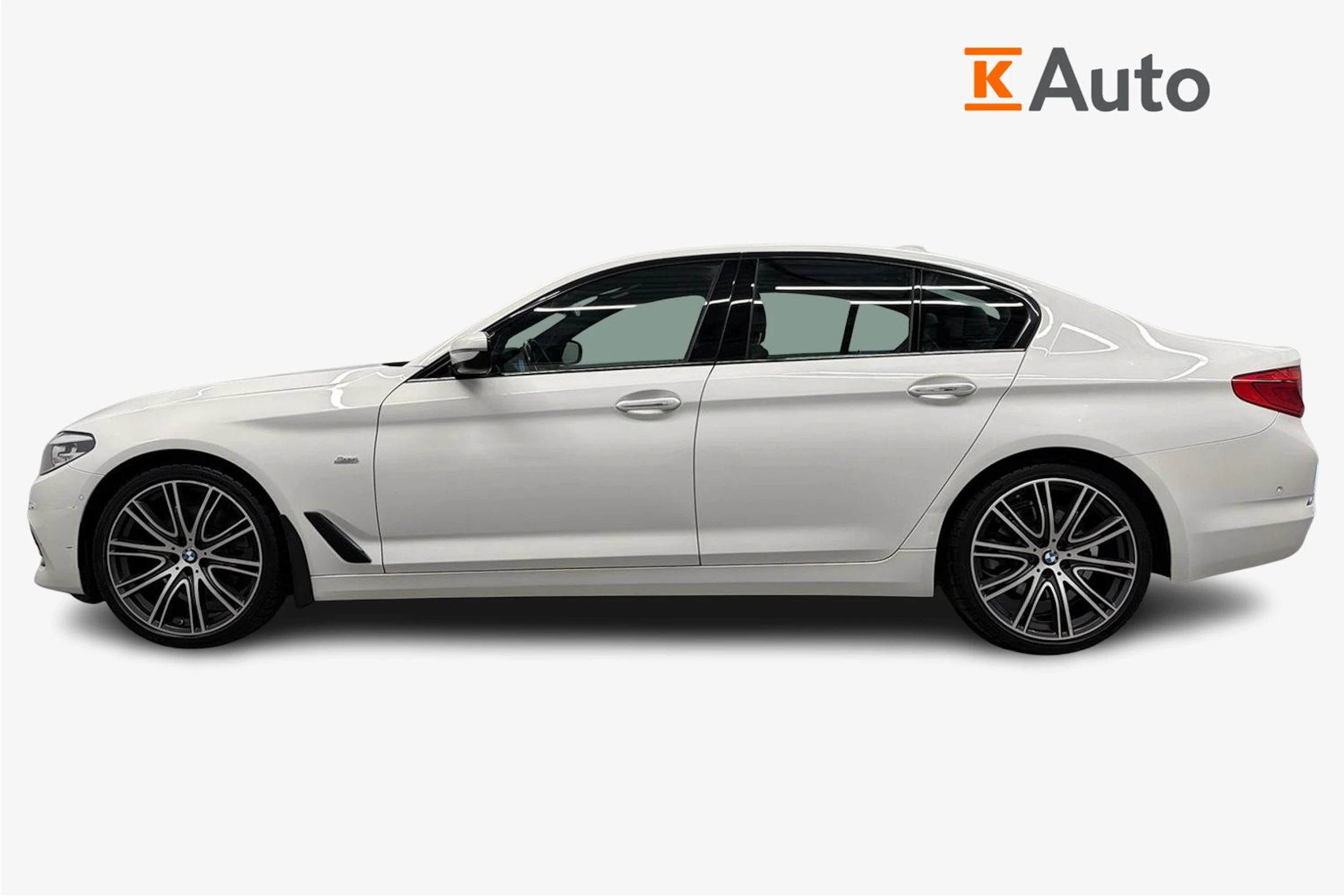 valkoinen BMW 520 2017 kuva 7.