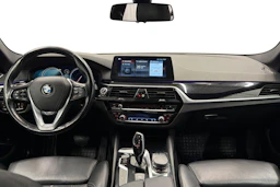 valkoinen BMW 520 2017 kuva 9.