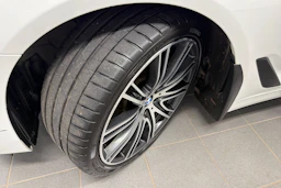 valkoinen BMW 520 2017 kuva 13.