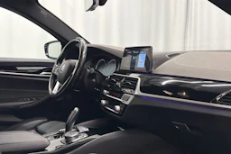 valkoinen BMW 520 2017 kuva 16.