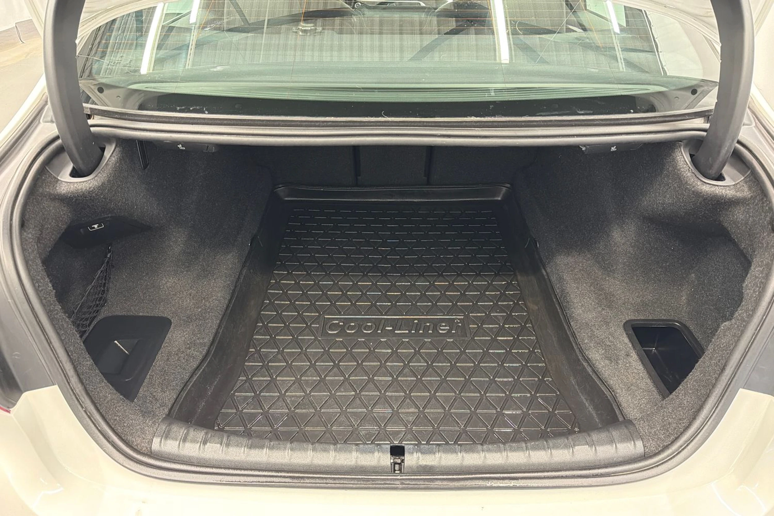 valkoinen BMW 520 2017 kuva 17.
