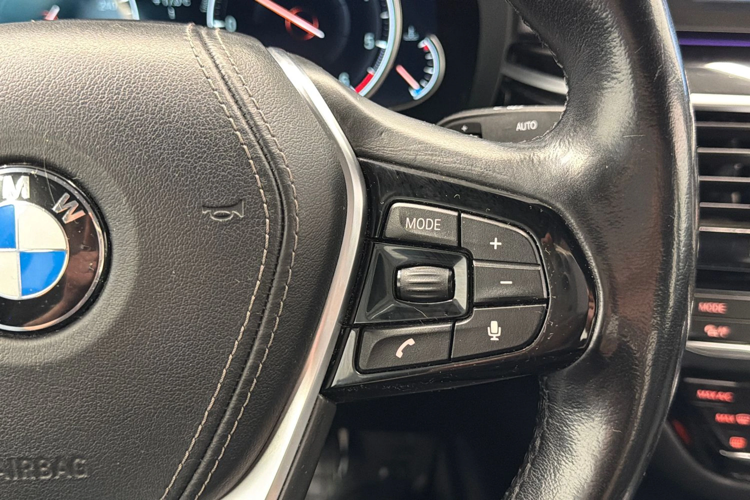 valkoinen BMW 520 2017 kuva 22.