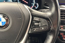 valkoinen BMW 520 2017 kuva 22.