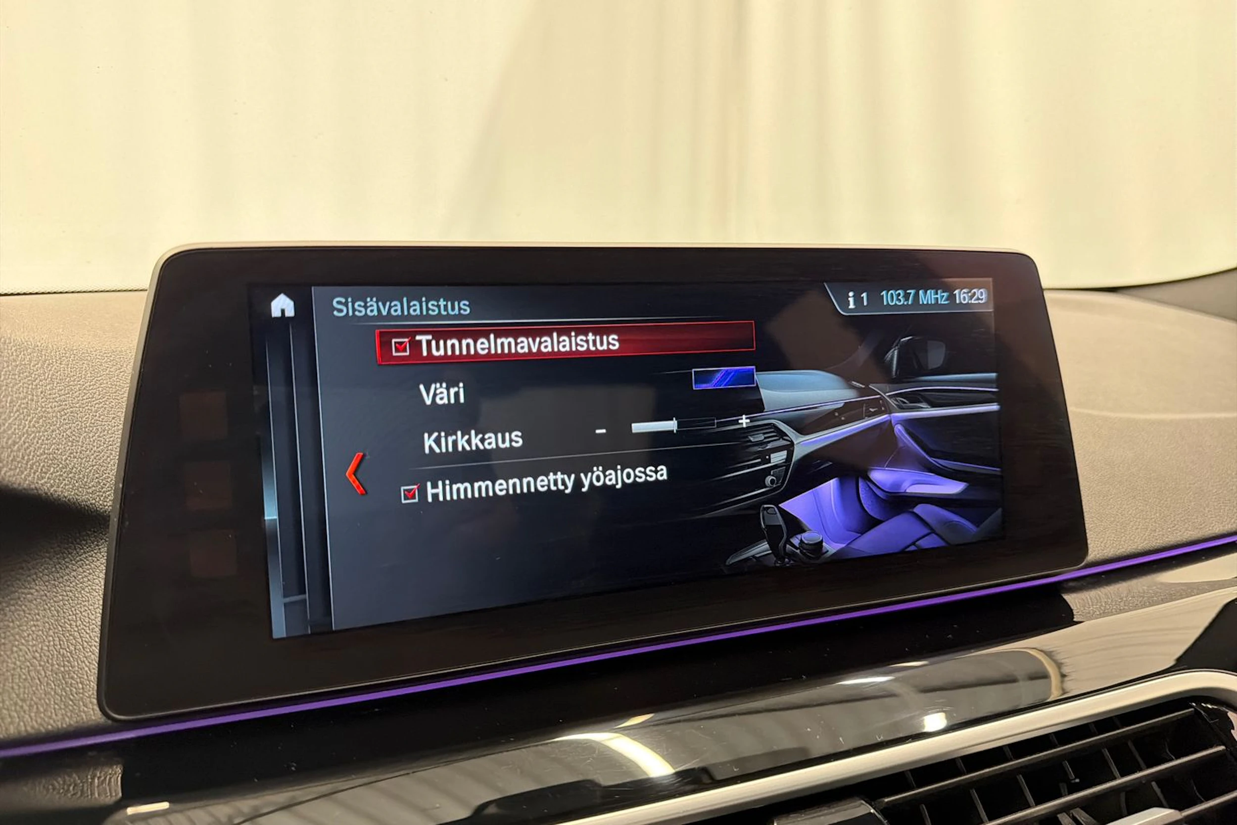 valkoinen BMW 520 2017 kuva 25.