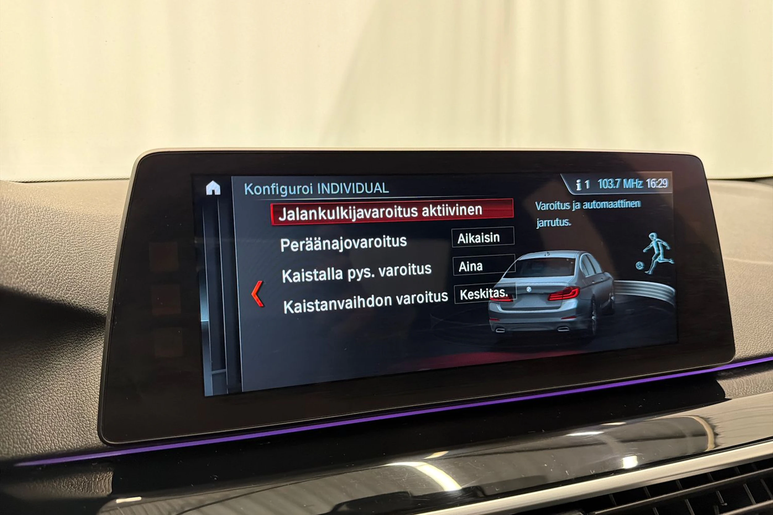 valkoinen BMW 520 2017 kuva 26.