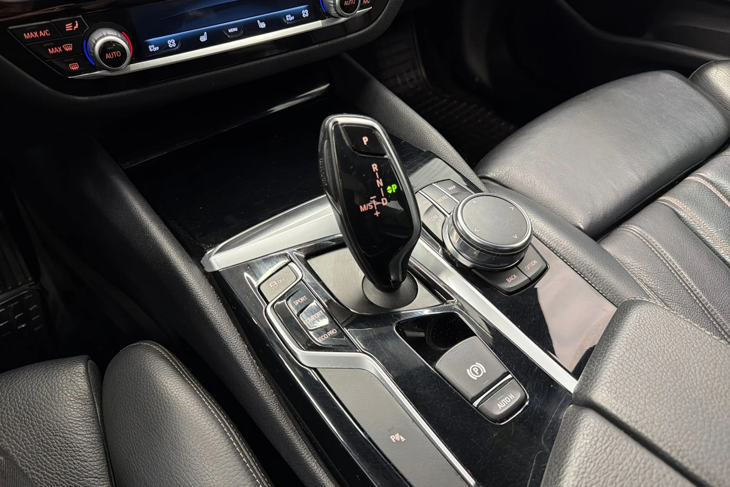valkoinen BMW 520 2017 kuva 28.