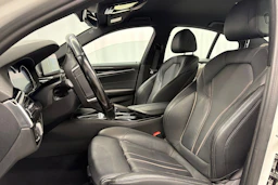 valkoinen BMW 520 2017 kuva 30.