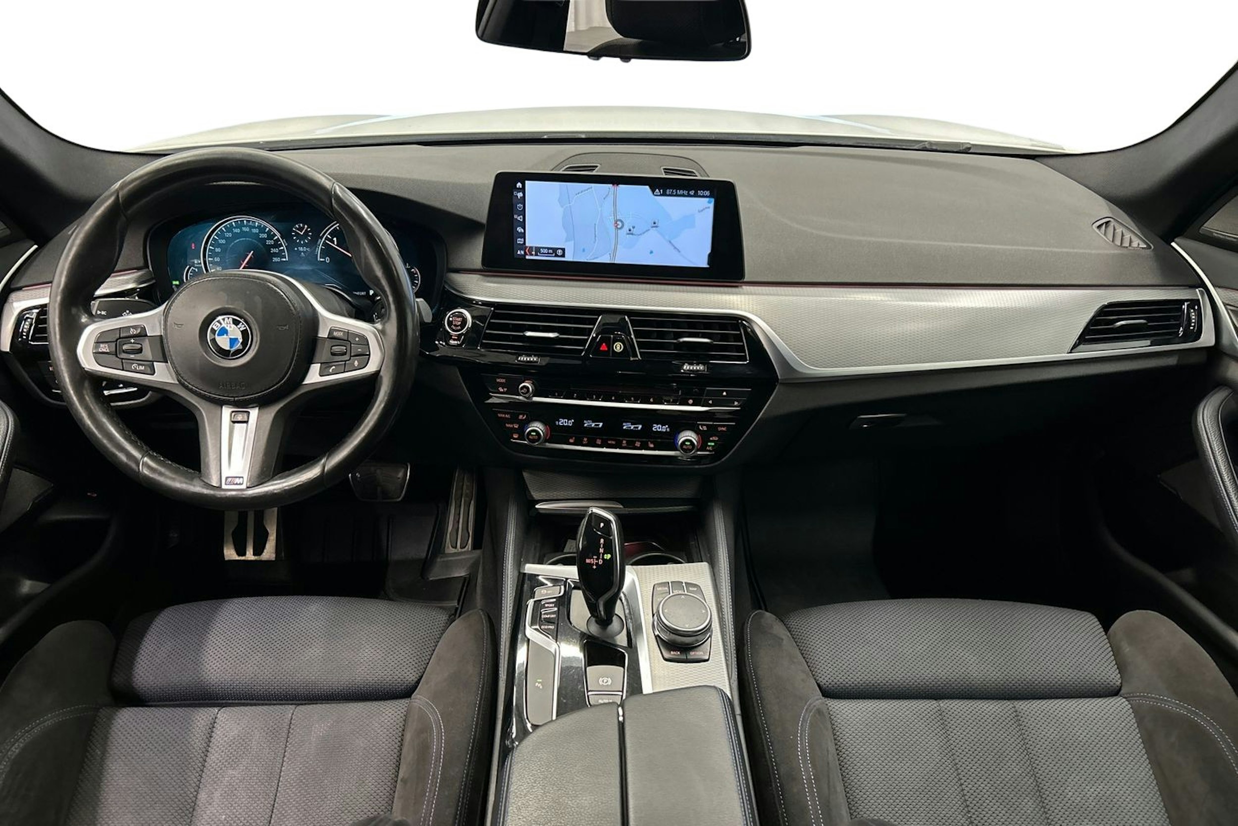valkoinen BMW 520 2017 kuva 9.