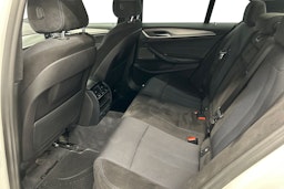 valkoinen BMW 520 2017 kuva 10.