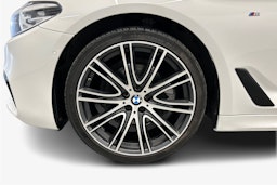 valkoinen BMW 520 2017 kuva 11.