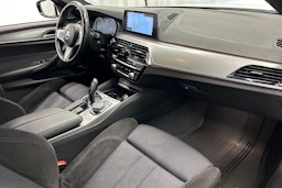 valkoinen BMW 520 2017 kuva 15.