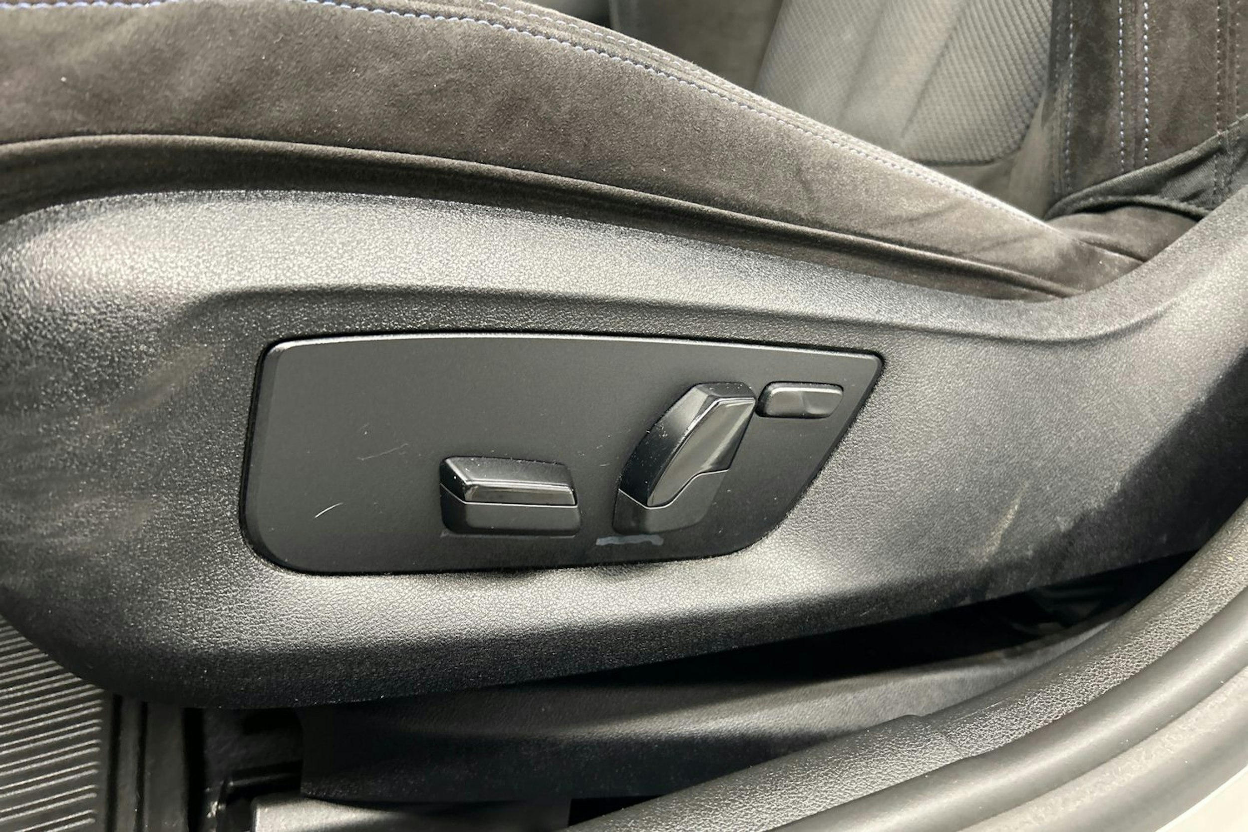 valkoinen BMW 520 2017 kuva 17.